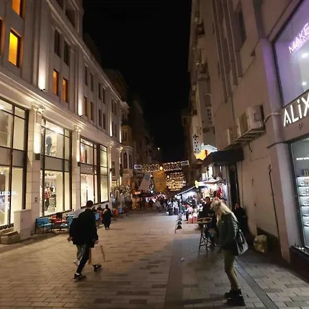 Istiklal Caddesinde Harika *